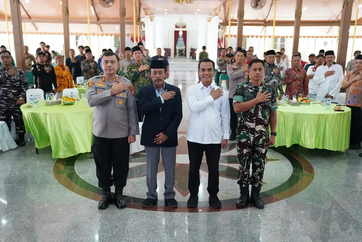 Dialog Kebangsaan diikuti oleh berbagai elemen masyarakat termasuk ormas Islam dan tokoh lintas agama serta diakhiri dengan Deklarasi Kebangsaan dan penandatanganan pakta kesepahaman bersama Dok LINES Jatim