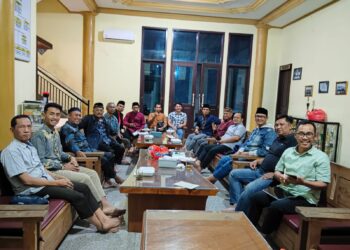 Rapat LDII Banyuwangi bersama DLH mematangkan persiapan penanaman mangrove di Desa Wringinputih, Senin (10/8/2026). Foto: LINES Banyuwangi