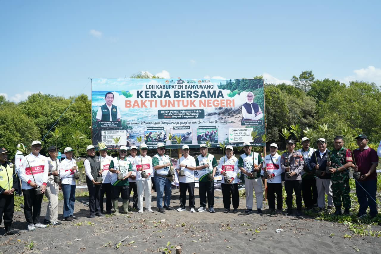 Penanaman 1000 bibit mangrove di Pantai Cemara Banyuwangi Minggu 2382026 pagi Dok LINES Jatim