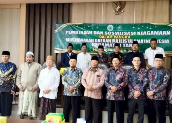 muscabmuitariksidoarjo | LDII JAWA TIMUR Pengurus MUI Kecamatan Tarik bersama perwakilan ormas Islam mengabadikan momen usai Musda di Aula Kecamatan Tarik Sabtu 2282026 Foto LINES Sidoarjo
