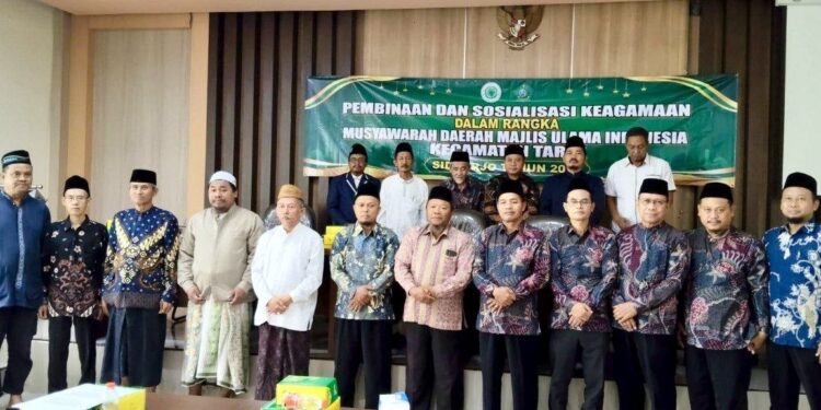 muscabmuitariksidoarjo | LDII JAWA TIMUR Pengurus MUI Kecamatan Tarik bersama perwakilan ormas Islam mengabadikan momen usai Musda di Aula Kecamatan Tarik Sabtu 2282026 Foto LINES Sidoarjo