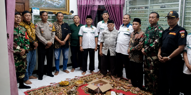 ngopibarengldiitanggulanginsidoarjo | LDII JAWA TIMUR Pertemuan PC LDII Tanggulangin bersama TNI Polri Senkom Mitra Polri dan tokoh masyarakat dalam kegiatan ngopi bareng pada Selasa 21 Juli 2026 untuk memperkuat sinergi menjaga kamtibmas Foto LINES Sidoarjo
