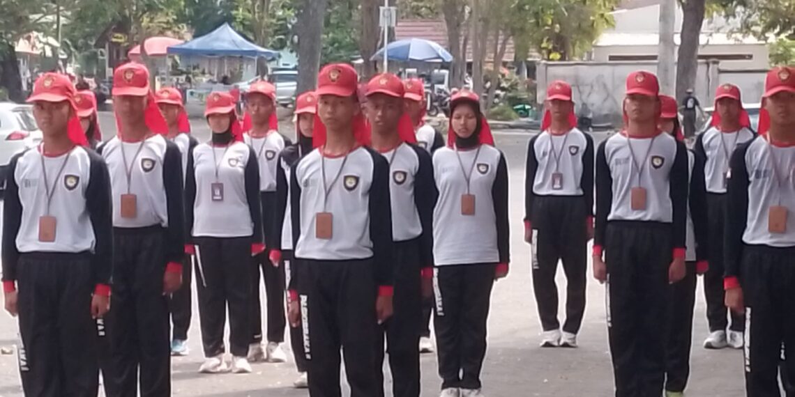 Anggota Paskibraka Banyuwangi 2026 mengikuti latihan sebagai bagian dari persiapan Upacara HUT ke 81 Kemerdekaan RI Foto LINES Banyuwangi