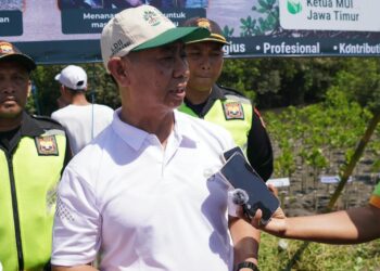 pemkab banyuwangi berita mangrove 1 | LDII JAWA TIMUR Asisten II Sekretariat Daerah Kabupaten Banyuwangi Bidang Perekonomian dan Pembangunan Suratno menilai kegiatan penanaman mangrove dan pelepasan tukik yang digelar LDII Jatim bersama Pemkab Banyuwangi bisa menjadi contoh bagi organisasi kemasyarakatan ormas lainnya Dok LINES Jatim
