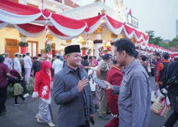 Anggota Bagian Organisasi Keanggotaan dan Kaderisasi Pemuda LDII Jatim Dedy Dwi Prayitno mengatakan upacara menjadi bentuk penghormatan kepada para pahlawan Menurutnya makna kemerdekaan perlu diwujudkan melalui tindakan nyata dalam kehidupan sehari hari Dok LINES Jatim