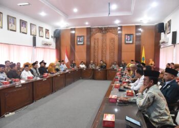 Rapat koordinasi lintas sektor Pemkab Sidoarjo bersama Forkopimda, tokoh agama, dan organisasi kemasyarakatan digelar Senin, 27 Juli 2026, membahas penertiban miras ilegal dan persoalan sosial di Sidoarjo. Foto: sidoarjoterkini