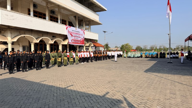 upacarabenderaHUT81RI | LDII JAWA TIMUR Peserta mengikuti upacara bendera peringatan HUT ke 81 RI yang digelar DPD LDII Gresik di Ponpes Minhajurrosyidin