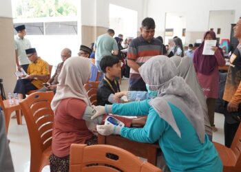 DPD LDII Kabupaten Kediri menggerakkan warga mengikuti program Cek Kesehatan Gratis (CKG) untuk mendorong pemeriksaan kesehatan sejak dini. Kegiatan tersebut merupakan bagian dari Gerakan Serentak CKG yang diinisiasi DPW LDII Provinsi Jawa Timur, Minggu (13/9/2026). Foto: LINES Kediri