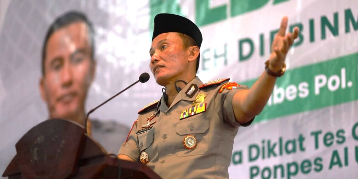 DirbinmasPoldaJawaTimurKombesPolDarman | LDII JAWA TIMUR Dirbinmas Polda Jatim Kombes Pol Darman saat memberikan pembekalan wawasan kebangsaan di Pondok Pesantren Al Ubaidah Kertosono Kamis 1792026 Foto PID Crew