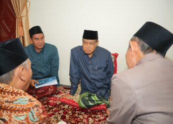 DPP LDII menghadiri Harlah Ponpes KHAS Kempek Cirebon, Minggu (20/9). Foto: LINES.