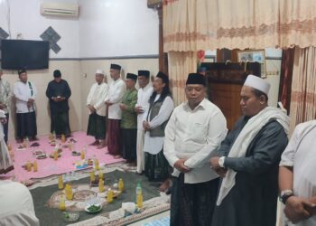 KetuaLDIIBebekanHadiriPengajianKelurahan | LDII JAWA TIMUR Ketua Pimpinan Anak Cabang PAC LDII Bebekan Sepanjang H Choirul Nur Hadi menghadiri Pengajian Kelurahan Bebekan Kecamatan Taman Kabupaten Sidoarjo Jawa Timur Minggu 692026 Foto LINES Sidoarjo
