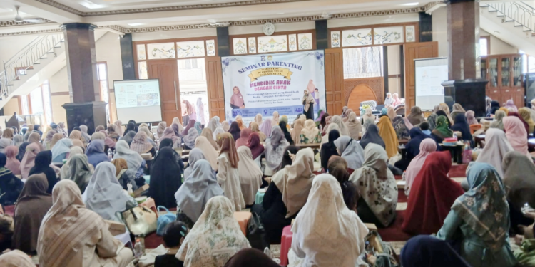 Seminar Parenting Mendidik Anak dengan Cinta di Masjid Nurul Hikmah Gunung Anyar Surabaya Minggu 2792026