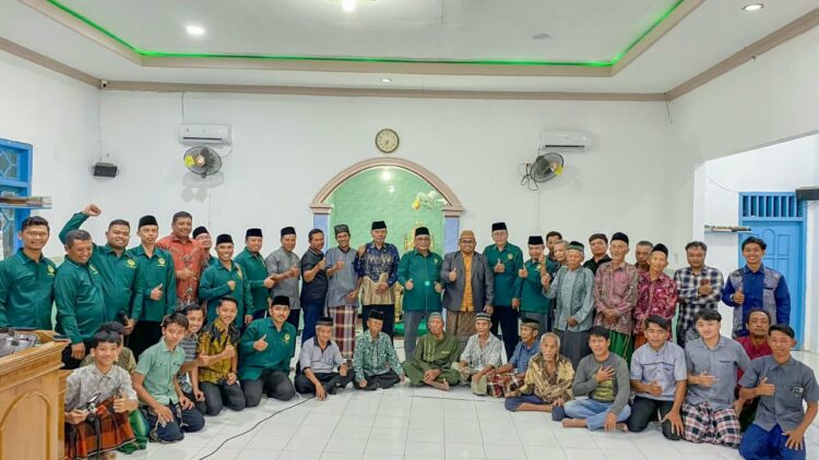 warga ldii Tuban 2 | LDII JAWA TIMUR Pengurus DPW LDII Jawa Timur bersama anggota Majelis Taklim di Nganget Kecamatan Singgahan Kabupaten Tuban Dok LINES