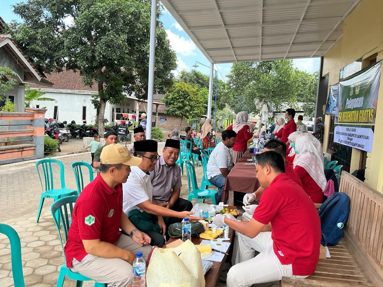 cekkesehatangratisldiibanyuwangi | LDII JAWA TIMUR Ketua DPD LDII Banyuwangi Heri Sujatmiko mengikuti pemeriksaan kesehatan dalam kegiatan cek kesehatan gratis