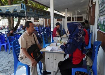 Warga mengikuti CKG gratis yang digelar DPD LDII Kota Kediri bersama Dinas Kesehatan, Minggu (13/9/2026). Foto: LINES Kediri