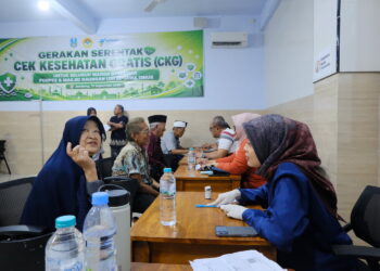 Sebanyak 150 warga mengikuti Cek Kesehatan Gratis (CKG) yang diselenggarakan DPD LDII Kabupaten Jombang di Kantor DPD LDII Jombang pada Minggu (13/9/2026). Foto: LINES Jombang