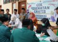 gerakancekkesetangratisdinkesjatimbersamaldiijatim | LDII JAWA TIMUR Kepala Dinkes Jatim Prof Erwin Astha Triyono memantau pelayanan cek kesehatan gratis CKG di Gedung DPD LDII Gresik Foto LINES Jatim