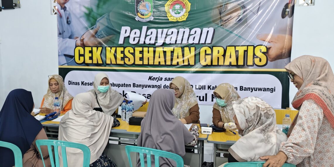 ldiibanyuwangigelarcekkesehatangratis | LDII JAWA TIMUR Tenaga kesehatan melayani warga dalam kegiatan cek kesehatan gratis CKG yang digelar LDII Banyuwangi bersama Dinas Kesehatan dan FKKI Minggu 1392026 Foto LINES Banyuwangi