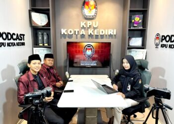 Pemuda LDII Kota Kediri bersama KPU dalam podcast demokrasi, Kamis (10/9/2026). Foto: LINES Kediri