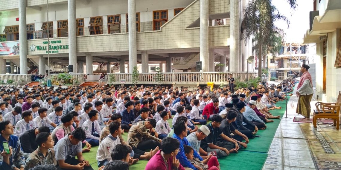 salatistisqaponpeswalibarokahkediri | LDII JAWA TIMUR Ribuan santri Ponpes Wali Barokah Kota Kediri mengikuti Salat Istisqa untuk memohon hujan Selasa 2292026 Foto KIM PPWB