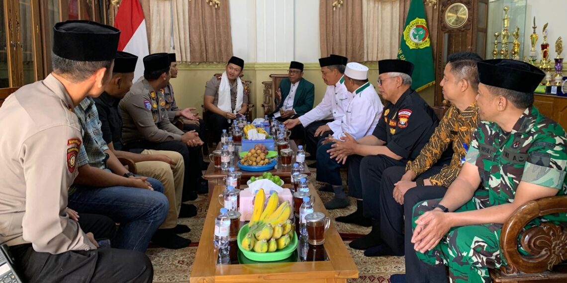 silaturahimkapolresmagetankeldii | LDII JAWA TIMUR Kapolres Magetan AKBP Raden Erik Bangun Prakasa bersilaturahim dengan pengurus Ponpes Baitul Ulum Al Islami dan DPD LDII Kabupaten Magetan Kamis 392026 Foto LINES Magetan