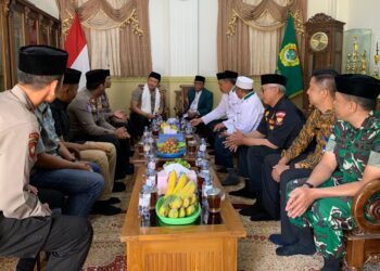 silaturahimkapolresmagetankeldii | LDII JAWA TIMUR Kapolres Magetan AKBP Raden Erik Bangun Prakasa bersilaturahim dengan pengurus Ponpes Baitul Ulum Al Islami dan DPD LDII Kabupaten Magetan Kamis 392026 Foto LINES Magetan