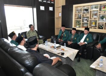 Dandim0818MalangTerimaKunjunganPengurusLDII | LDII JAWA TIMUR Ketua DPD LDII Kabupaten Malang Subiyanto beserta jajaran berdialog dengan Dandim 0818Malang Batu Letkol Czi Bayu Nugroho di Makodim 0818Malang Batu Jumat 2102026 Foto LINES Malang