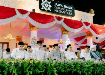 Sejumlah tokoh agama menghadiri Jawa Timur Bersholawat dan Tabligh Akbar dalam rangka Hari Santri Nasional 2026 di Gedung Negara Grahadi Surabaya Jumat 23102026 Foto LINES Jatim