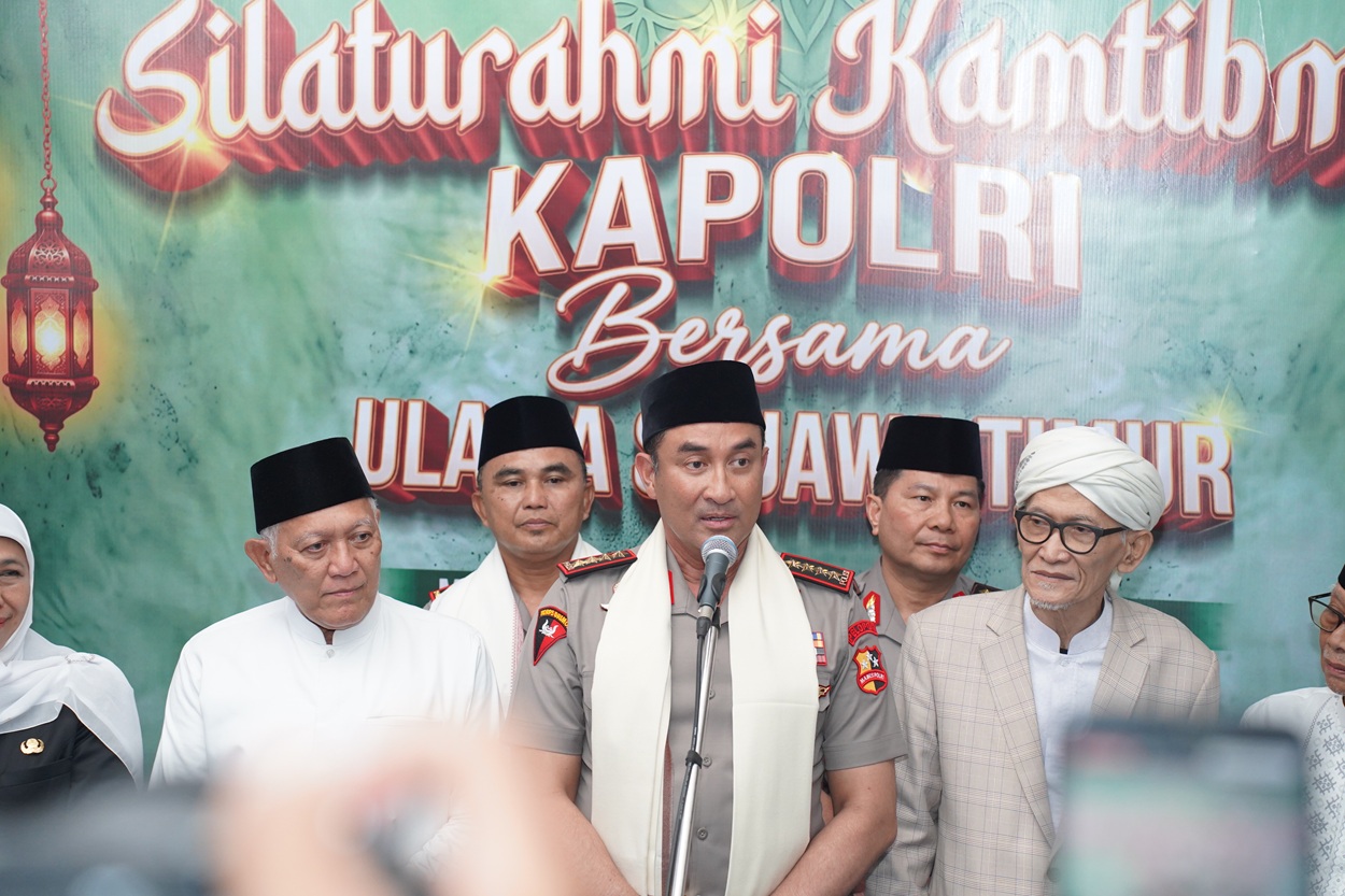 KapolriSuyudidiMapoldaJatimsilaturahmidenganulama | LDII JAWA TIMUR Kapolri Jenderal Suyudi Ario Seto menyampaikan keterangan pers dalam kegiatan Silaturahmi Kamtibmas bersama Ulama