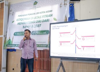 PengajianLDIIKotaKediri | LDII JAWA TIMUR Praktisi kesehatan Lucky Ahmad menjelaskan materi pembekalan generasi muda dalam Pengajian Pemuda LDII Kota Kediri di PP Nurul Huda Al Manshurin Minggu 2792026 Foto LINES Kediri