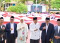 Ketua DPW LDII Jawa Timur Moch Amrodji Konawi kanan bersama Gubernur Jawa Timur Khofifah Indar Parawansa dan sejumlah tokoh menghadiri peringatan Hari Santri Nasional 2026 di Pondok Tremas Pacitan Kamis 2210 Foto LINES Jatim