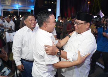 kapoldajatimdekanantoekopurwonodanketualdiijatim | LDII JAWA TIMUR Ketua DPW LDII Jawa Timur Moch Amrodji Konawi bersalaman dengan Kapolda Jatim Irjen Pol Dekannto Eko Purwono dalam acara kenal pamit Kapolda Jatim di Mapolda Jatim Selasa 13102026 malam Foto LINES Jatim