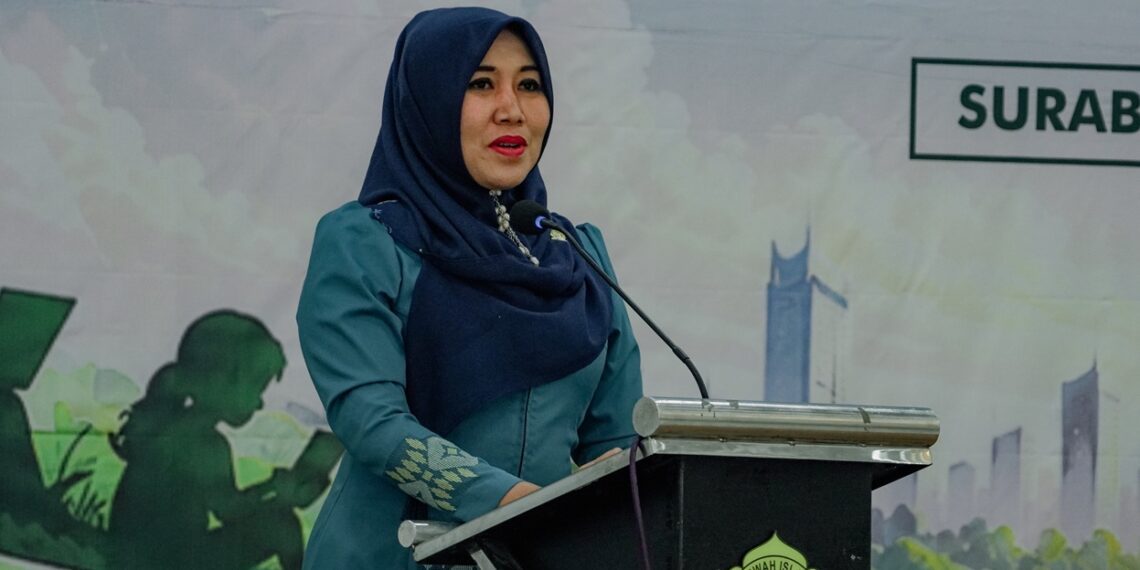 Anggota DPD RI Lia Istifhama menyampaikan sambutan saat membuka Seminar Wanita LDII Jawa Timur di Surabaya Minggu 25102026 Foto LINES Jatim