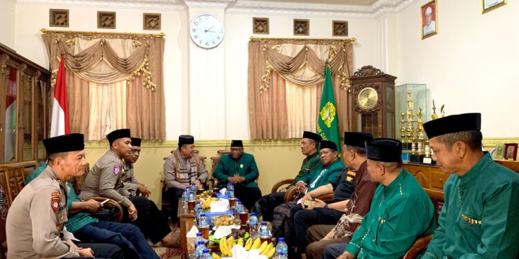 pengurusldiimagetanterimasilaturahimkapolres | LDII JAWA TIMUR Pengurus DPD LDII dan Ponpes Baitul Ulum Al Islami menerima kunjungan silaturahim Kapolres Magetan AKBP Bagas Sancoyoning Aji di Desa Puntukdoro Rabu 7102026 Foto LINES Magetan