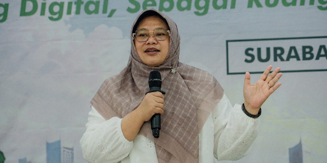 Kepala Diskominfo Jawa Timur Sherlita Ratna Dewi Agustin memaparkan program Perisai Anak dalam Seminar Wanita LDII Jawa Timur di Surabaya Minggu 25102026 Foto LINES Jatim