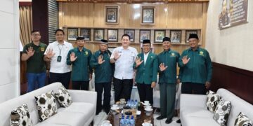 Pengurus DPD LDII Banyuwangi bersilaturahim dengan Kepala Kejari Banyuwangi Farid Gunawan untuk menjajaki kerja sama edukasi hukum bagi pelajar dan santri Kamis 22102026 Foto LINES Banyuwangi